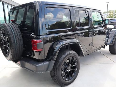 Used 2024 Jeep Wrangler Unlimited Sahara AWD/4WD image 3
