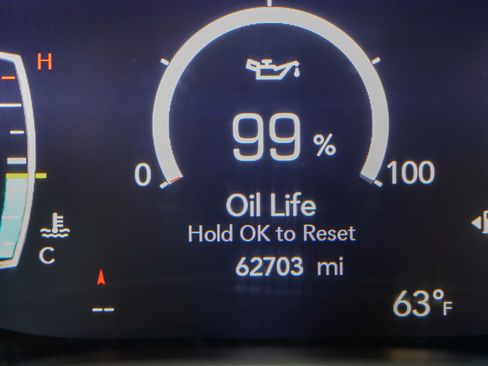 Used 2023 Chrysler Pacifica Touring-L FWD image 16