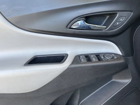 Used 2019 Chevrolet Equinox LS FWD image 11