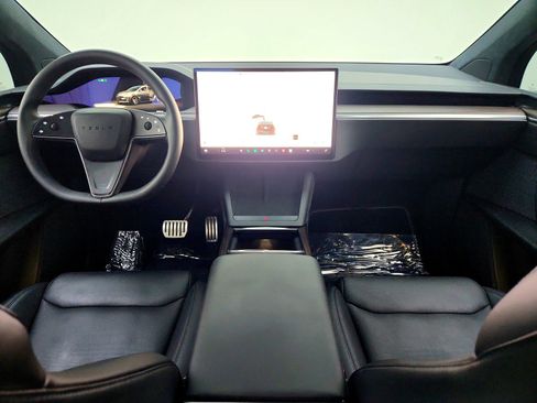 Used 2024 Tesla Model X image 17