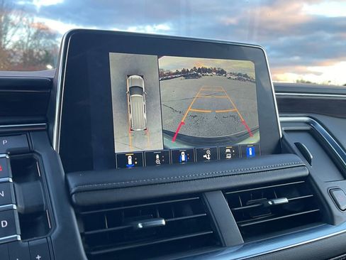 Used 2022 Chevrolet Suburban LT w/ LT Signature Package image 30