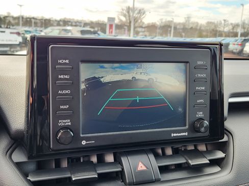 Used 2021 Toyota RAV4 LE image 23