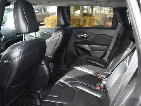 Used 2019 Jeep Cherokee Latitude Plus image 15