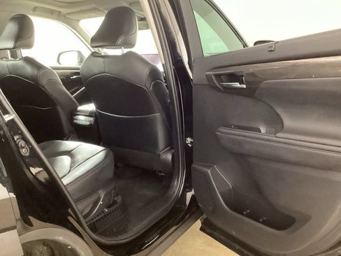 Used 2023 Toyota Highlander Platinum AWD/4WD image 23
