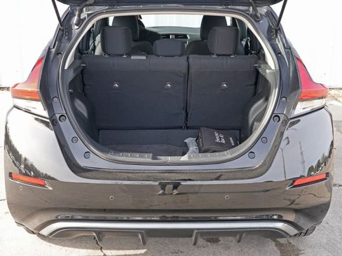 Used 2025 Nissan Leaf S image 9