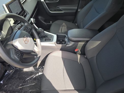 Used 2024 Toyota RAV4 LE image 19