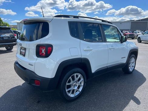 Used 2022 Jeep Renegade Latitude AWD/4WD image 8