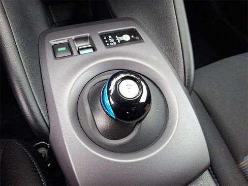 Used 2024 Nissan Leaf S image 15