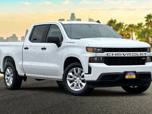 Used 2020 Chevrolet Silverado 1500 Custom w/ Custom Value Package image 2