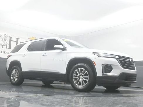 Used 2023 Chevrolet Traverse LT FWD image 2