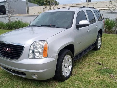 Used 2010 GMC Yukon SLT image 2