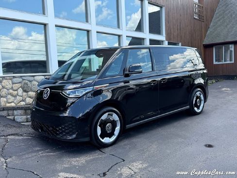 Used 2025 Volkswagen ID. Buzz Pro S RWD image 18
