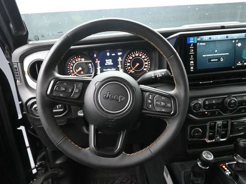 Used 2024 Jeep Gladiator Sport AWD/4WD image 17
