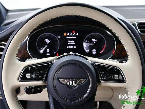 Used 2023 Bentley Bentayga AWD/4WD image 44