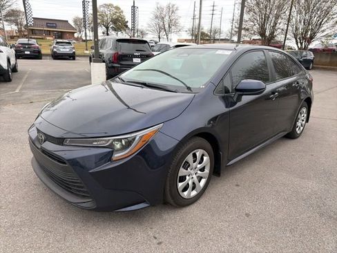 Used 2025 Toyota Corolla LE image 8