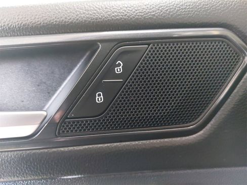 Used 2022 Volkswagen Tiguan SE image 36