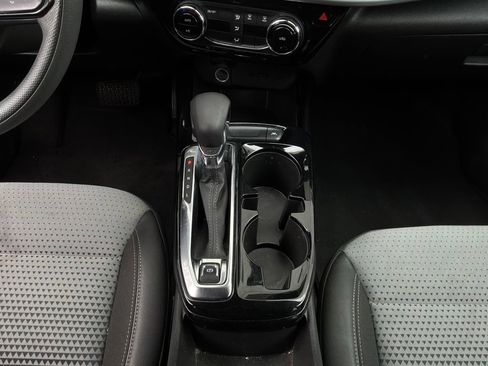 Used 2025 Chevrolet Trax LT FWD image 13