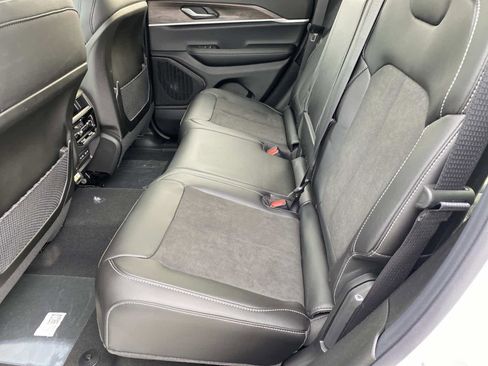 New 2026 Jeep Grand Cherokee Altitude image 7