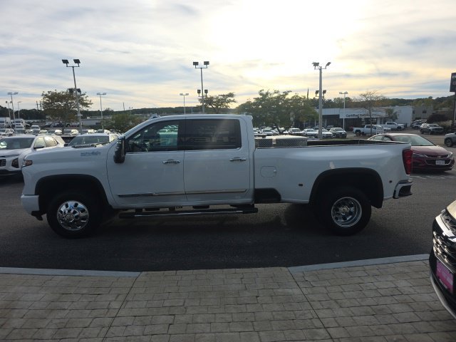 Used 2024 Chevrolet Silverado 3500 High Country w/ High Country Premium Package AWD/4WD image 5