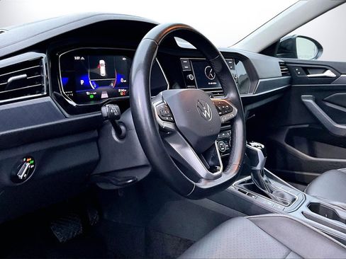 Used 2024 Volkswagen Jetta SE image 17