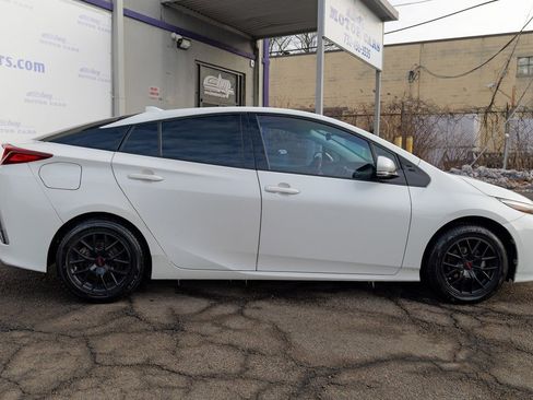 Used 2017 Toyota Prius Prime Premium image 8