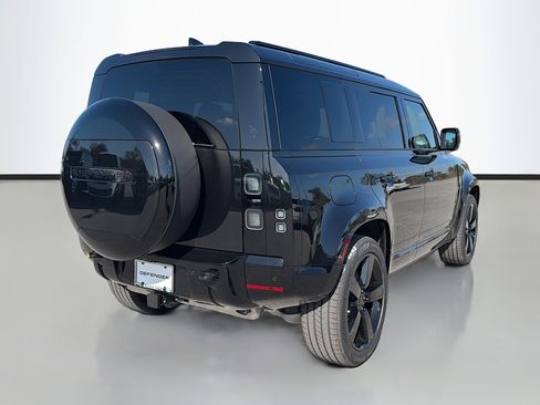 New 2026 Land Rover Defender 110 X-Dynamic SE image 5