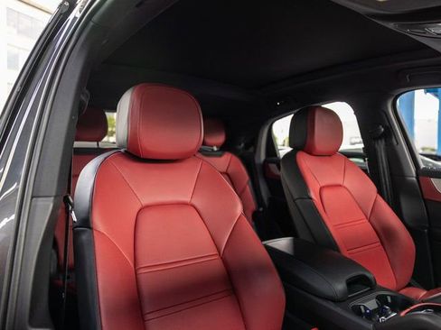 Certified 2025 Porsche Cayenne Coupe AWD/4WD image 32