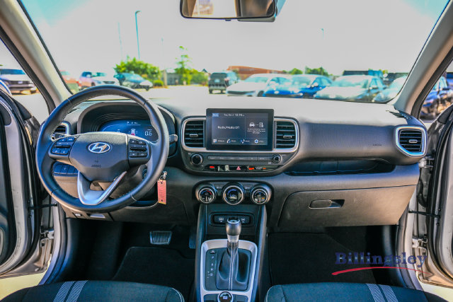 Used 2023 Hyundai Venue SEL FWD image 13