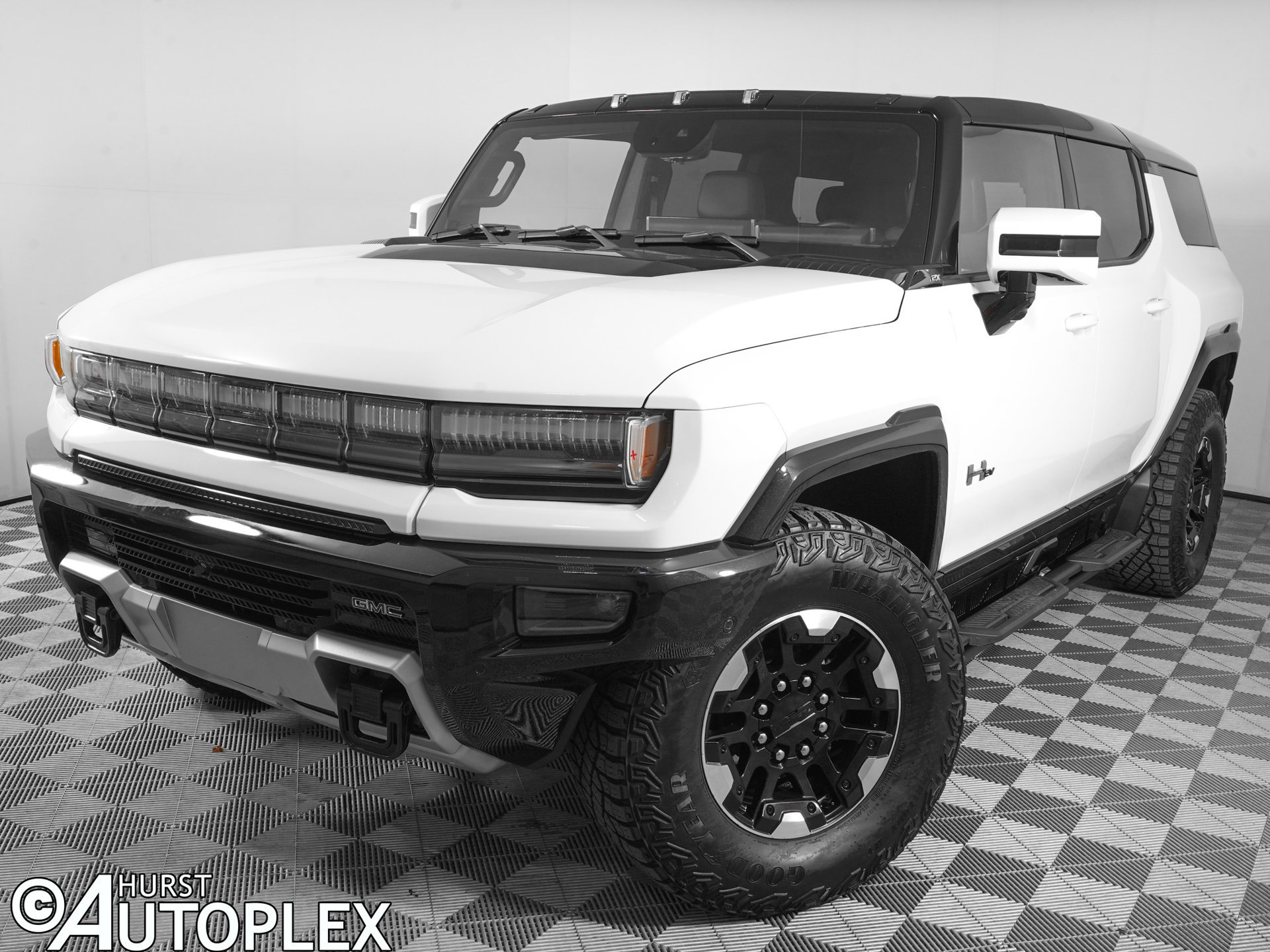 Used 2024 GMC Hummer EV 2X w/ Extreme Off-Road Package AWD/4WD image 1