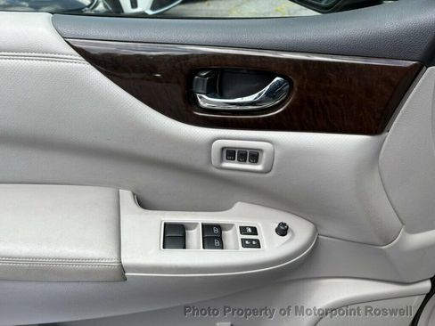 Used 2016 Nissan Quest Platinum w/ Tow Package FWD image 11