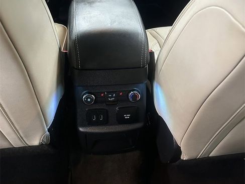 Used 2016 Ford Explorer Platinum image 28