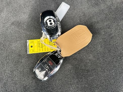 Used 2024 Bentley Flying Spur V8 image 32