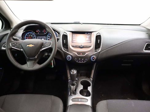 Used 2017 Chevrolet Cruze LT FWD image 6
