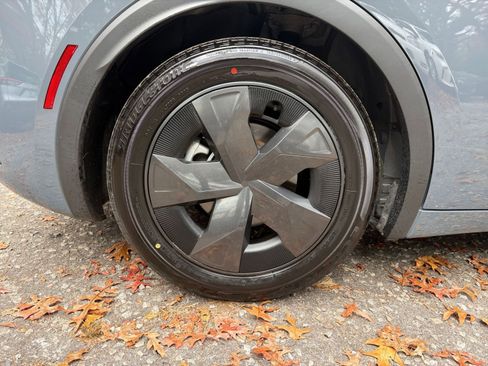 Used 2025 Toyota Prius LE image 28