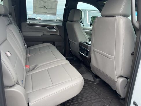 New 2026 GMC Sierra 3500 SLT w/ SLT Convenience Package AWD/4WD image 9