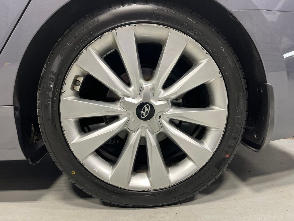 Used 2013 Hyundai Azera w/ Technology Pkg FWD image 40