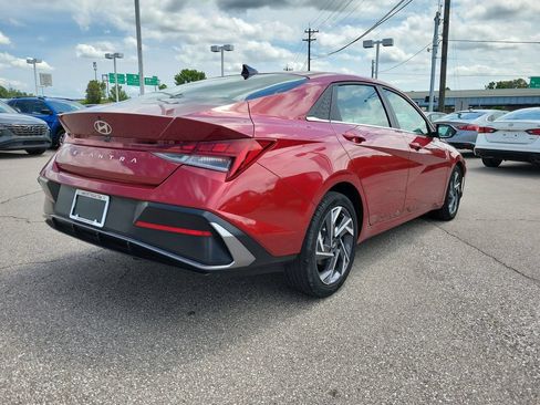 Used 2025 Hyundai Elantra SEL FWD image 4