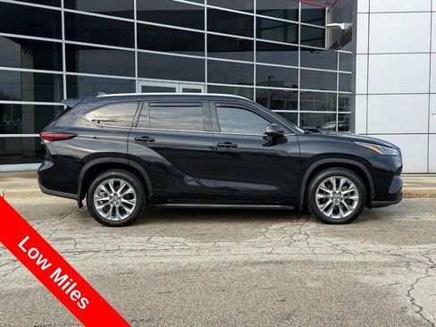 Used 2024 Toyota Highlander Limited AWD/4WD image 2