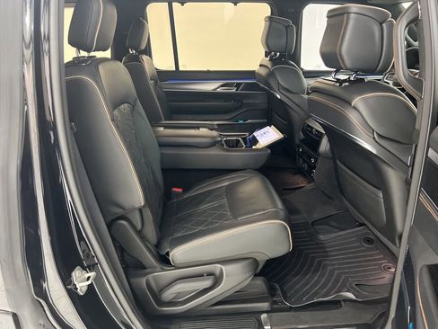 Used 2023 Jeep Grand Wagoneer Series III image 26