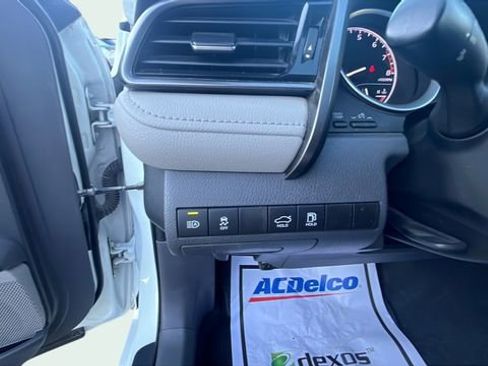 Used 2022 Toyota Camry LE image 14