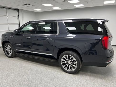 Used 2025 GMC Yukon XL Denali image 7