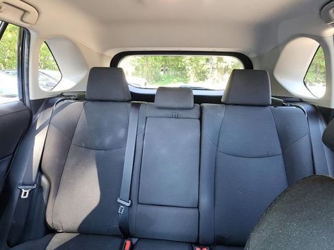 Used 2021 Toyota RAV4 LE AWD/4WD image 10