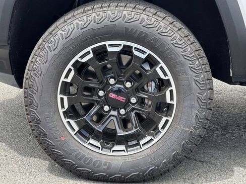 Used 2026 GMC Canyon AT4 w/ LPO, Off Road Lift Package AWD/4WD image 24