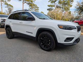 Used 2023 Jeep Cherokee Altitude Lux video 2