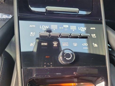 Used 2025 Porsche Cayenne image 32