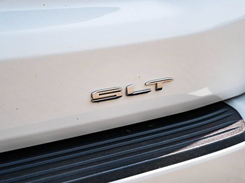 Used 2024 GMC Yukon SLT w/ SLT Luxury Package AWD/4WD image 17