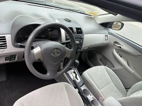 Used 2010 Toyota Corolla LE FWD image 11