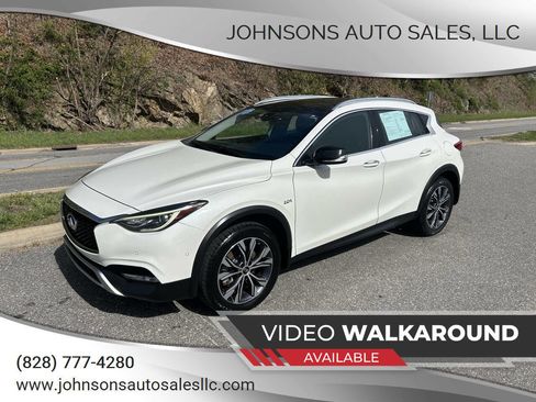 Used 2017 INFINITI QX30 Premium w/ Navigation Package image 1