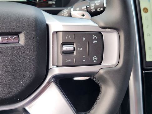 Used 2025 Land Rover Discovery S image 29