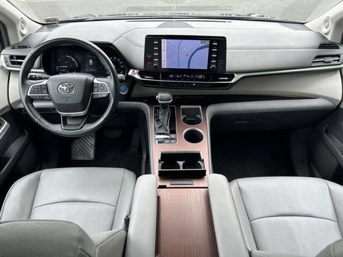 Used 2024 Toyota Sienna XLE w/ XLE Plus Package AWD/4WD image 56